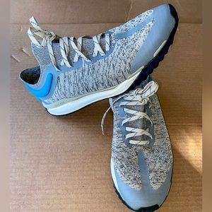 The North Face Men's Escape VECTIV Trail Running Shoe in Beige. Size 11.5